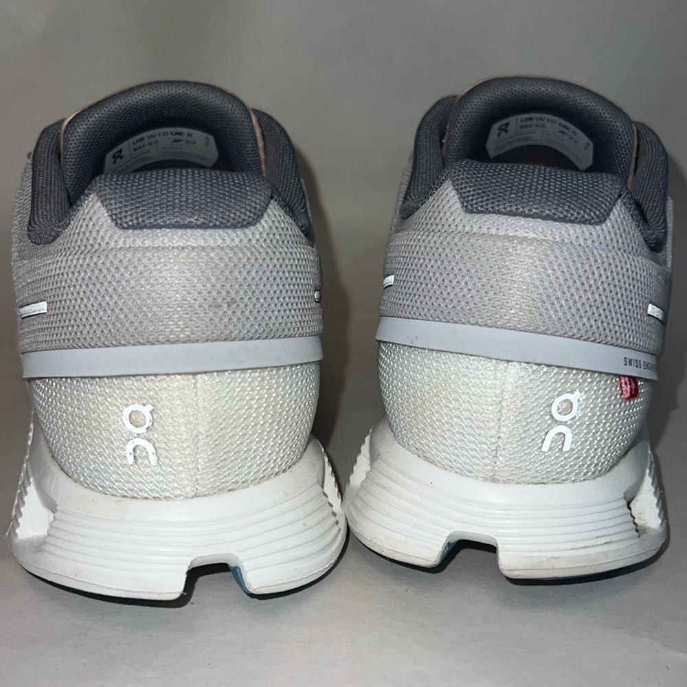 On Cloud 5 grey/white/peach – LIKE NEW - Picture 11 of 16